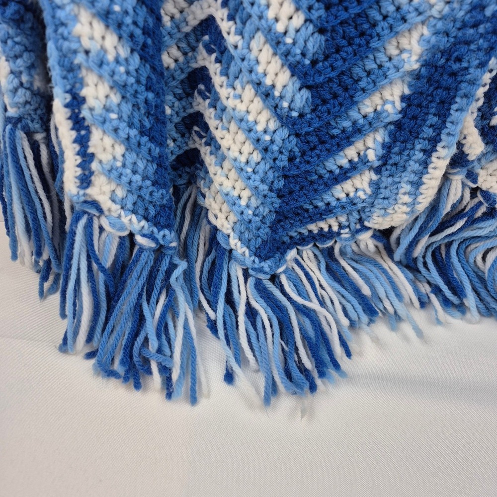 Vtg 70s 80s‎ Crochet Poncho Blue White Chevron Fringe Handmade Boho Hippie Cape - Picture 10 of 11
